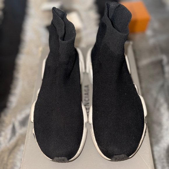 Balenciaga Womens Speed Runners - Picture 3 of 3